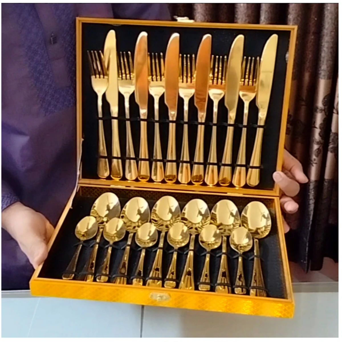 CUTLERY GOLD-PLATED 24-PIECE SET
